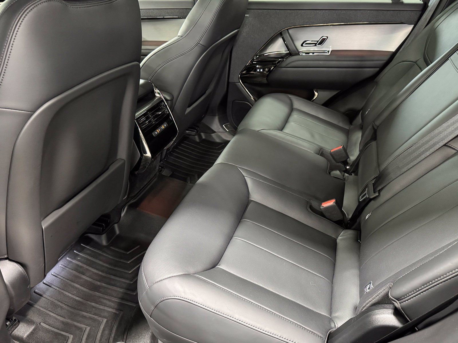 Used 2024 Land Rover Range Rover Sport SE AWD/4WD image 38