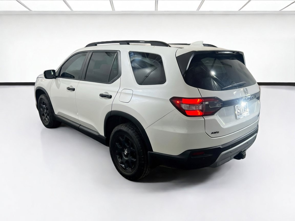 Used 2025 Honda Pilot TrailSport image 6