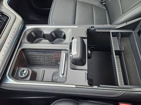 New 2025 Ford Expedition Max Platinum w/ Stealth Appearance Package image 17