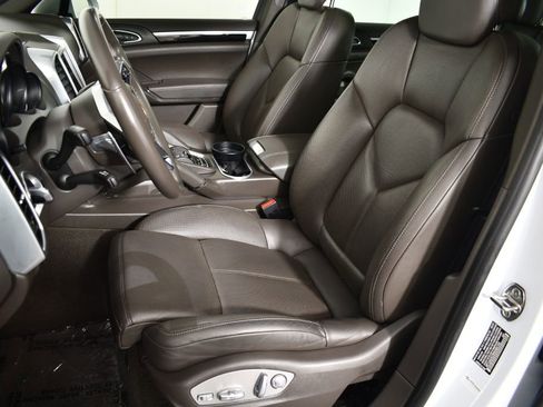 Used 2017 Porsche Cayenne Platinum Edition image 15