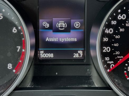 Used 2020 Volkswagen Tiguan SE w/ Panoramic Sunroof Package image 8