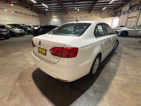 Used 2013 Volkswagen Jetta SE FWD image 5