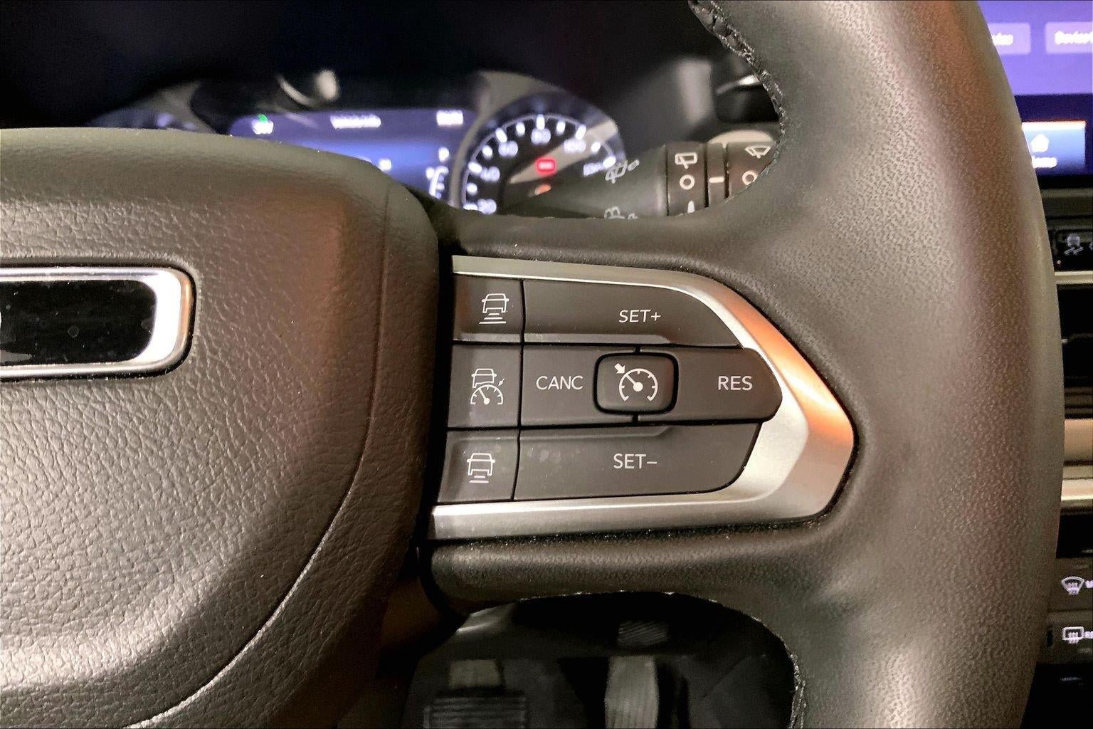 Used 2025 Jeep Compass Limited AWD/4WD image 19