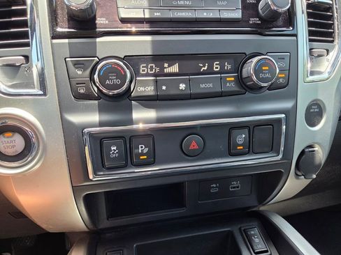 Used 2021 Nissan Titan SV w/ SV Convenience Package RWD image 29