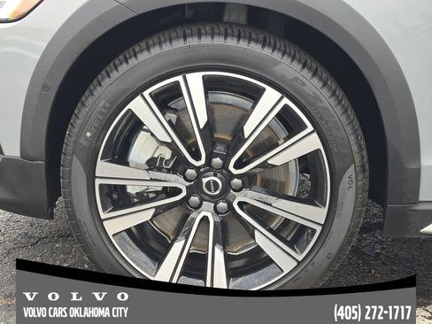 Certified 2025 Volvo V60 B5 Cross Country Ultra AWD/4WD image 9