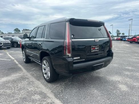 Used 2019 Cadillac Escalade Premium Luxury RWD image 5
