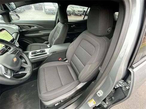 Used 2025 Chevrolet Equinox EV LT w/ Comfort Package image 18