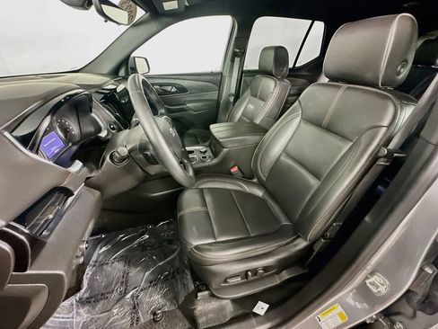 Used 2023 Chevrolet Traverse RS FWD image 29
