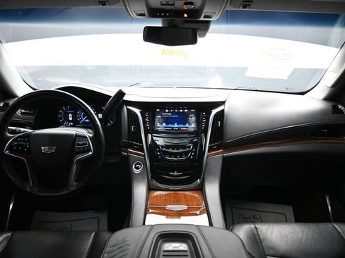 Used 2018 Cadillac Escalade ESV Premium Luxury AWD/4WD image 14