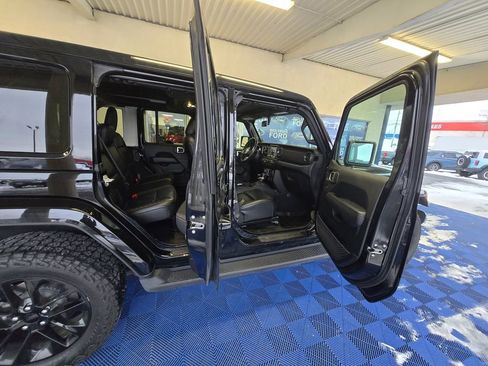 Used 2022 Jeep Wrangler Unlimited Sahara image 31