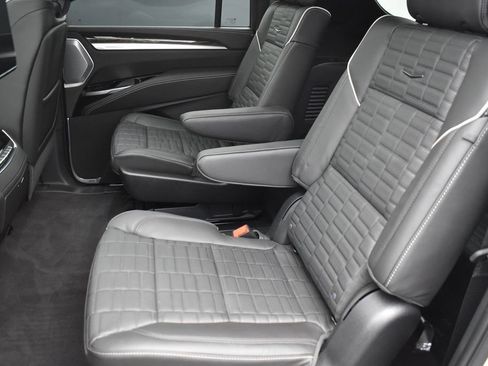 Certified 2026 Cadillac Escalade ESV Platinum Sport w/ LPO, ONYX Package AWD/4WD image 27