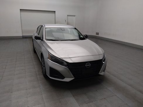 Used 2024 Nissan Altima 2.5 SV image 14