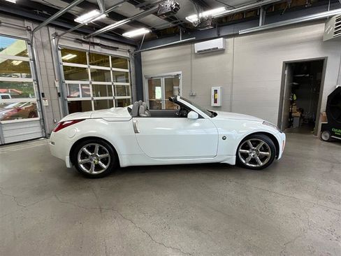Used 2004 Nissan 350Z Touring RWD image 6