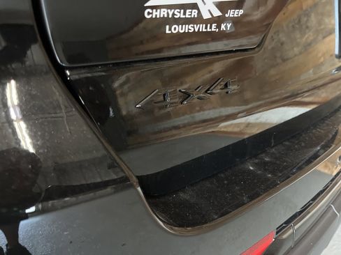 New 2025 Jeep Grand Cherokee Altitude image 16