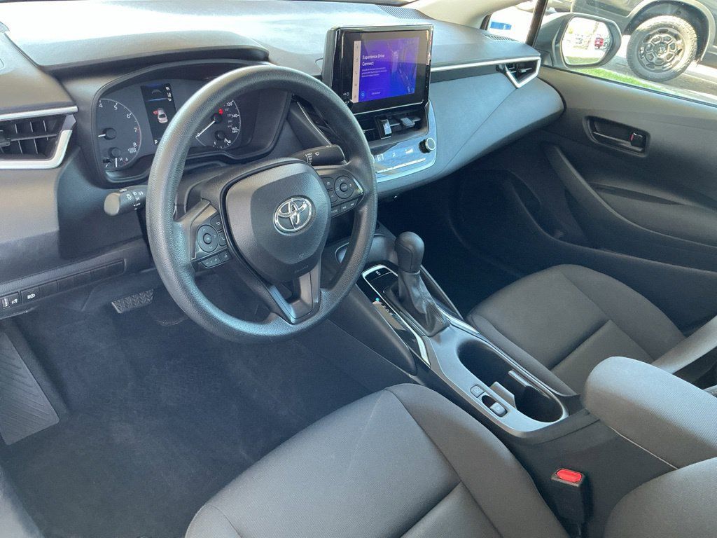Used 2025 Toyota Corolla LE FWD image 19