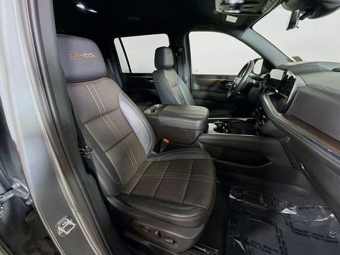 Used 2025 Chevrolet Suburban High Country AWD/4WD image 26