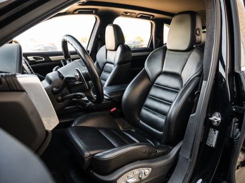 Used 2012 Porsche Cayenne Turbo AWD/4WD image 4