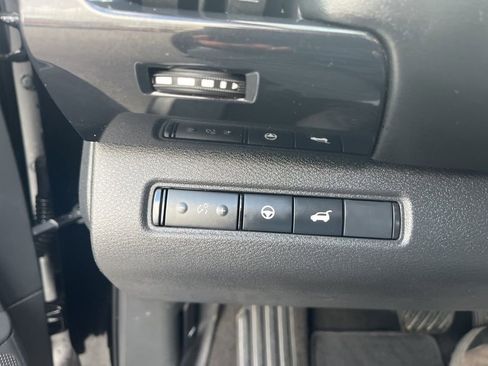 Used 2023 Nissan Pathfinder SV w/ SV Premium Package image 26