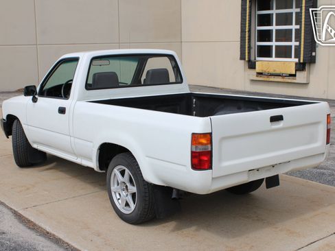 Used 1993 Toyota Pickup 2WD Regular Cab image 7