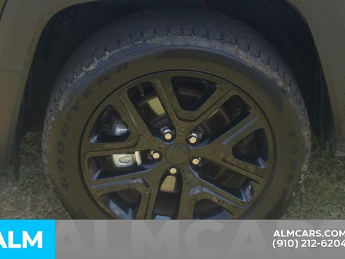 Used 2022 Jeep Renegade Altitude w/ Sun/Sound Group AWD/4WD image 12