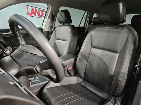 Used 2024 Volkswagen Tiguan SE image 24