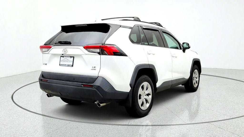 Used 2021 Toyota RAV4 LE AWD/4WD image 5