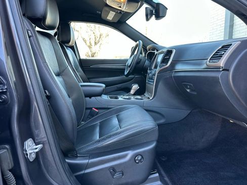 Used 2017 Jeep Grand Cherokee Limited image 23