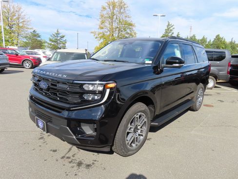New 2025 Ford Expedition Active image 3