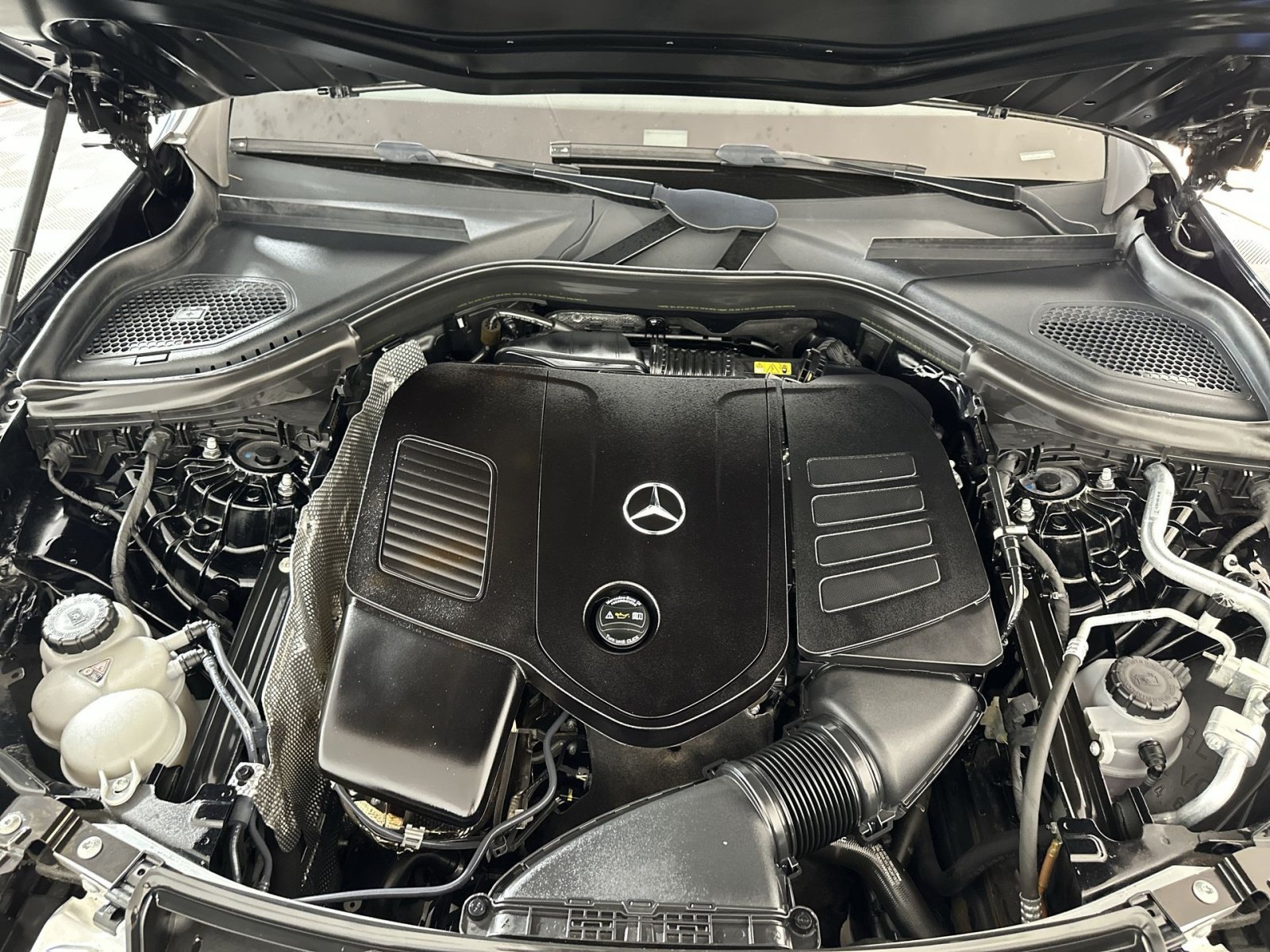 Used 2023 Mercedes-Benz GLC 300 4MATIC image 27