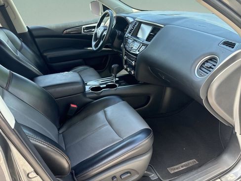 Used 2020 Nissan Pathfinder SL FWD image 20