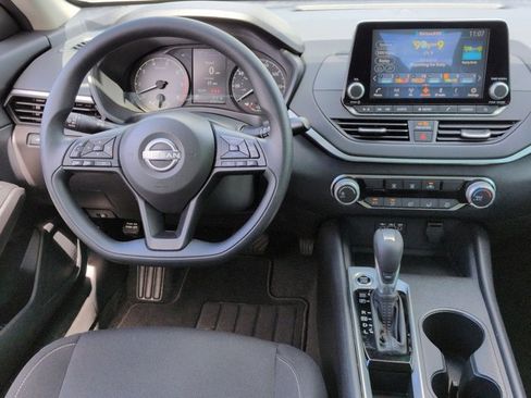 Certified 2025 Nissan Altima 2.5 S FWD image 30