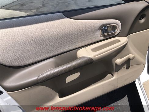 Used 2001 MAZDA Protege FWD image 10