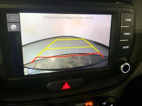 Used 2025 Kia Soul LX w/ LX Technology Package FWD image 21