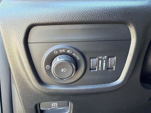 Used 2025 Jeep Grand Cherokee Limited w/ Trailer Tow Package image 30