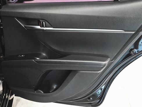 Used 2020 Toyota Camry LE FWD image 12