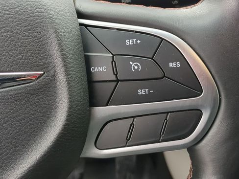 Used 2018 Chrysler Pacifica Touring-L Plus image 27