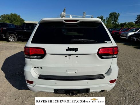 Used 2018 Jeep Grand Cherokee Altitude AWD/4WD image 4