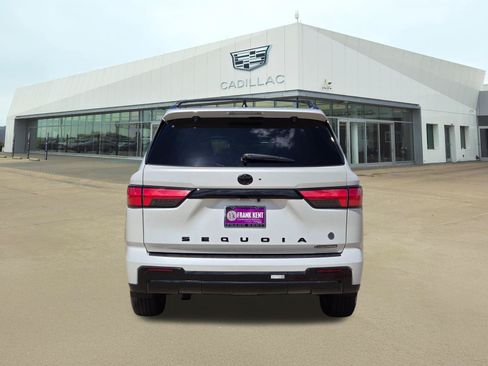 Used 2025 Toyota Sequoia Platinum AWD/4WD image 5