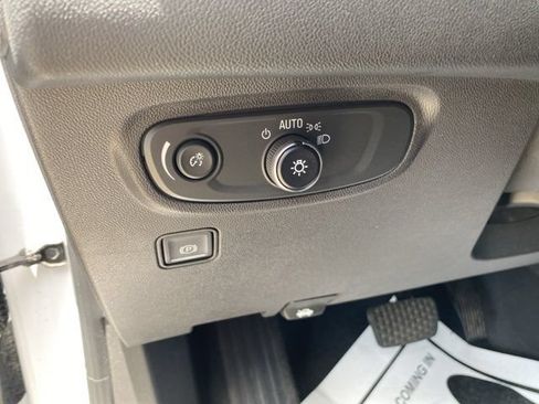 Used 2020 GMC Terrain SLE FWD image 21