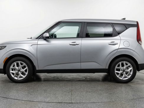 Used 2025 Kia Soul LX w/ LX Technology Package FWD image 5