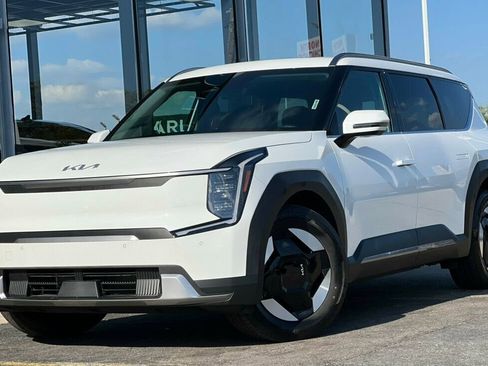 Used 2024 Kia EV9 Wind image 3