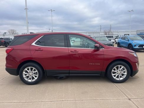 Used 2020 Chevrolet Equinox LT image 2