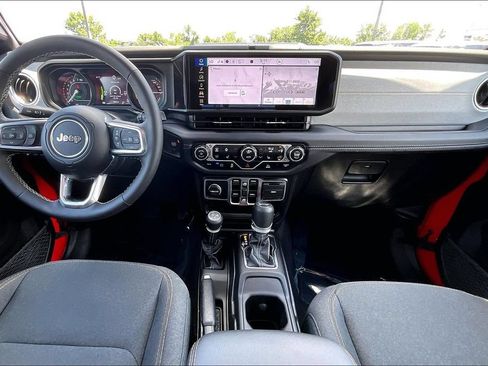 Used 2025 Jeep Wrangler Unlimited Sahara AWD/4WD image 9