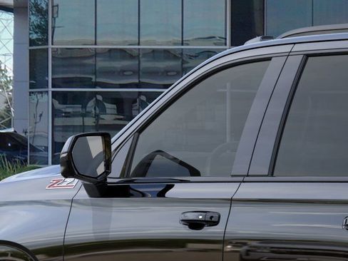 New 2026 Chevrolet Suburban Z71 image 12