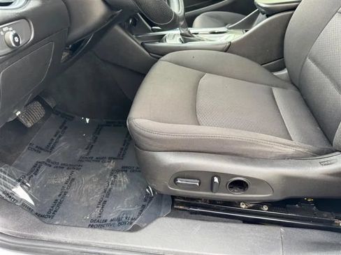 Used 2018 Chevrolet Malibu LT FWD image 25