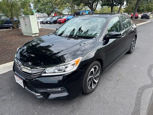 Used 2017 Honda Accord EX image 10