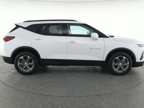 Used 2025 Chevrolet Blazer LT image 11