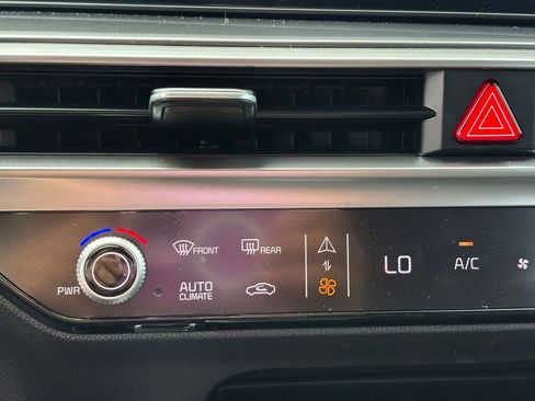 Certified 2024 Kia Sorento S image 30