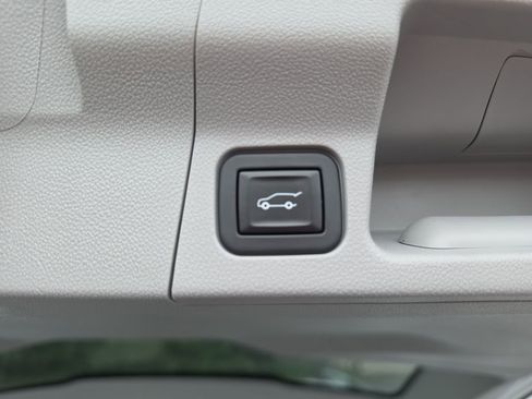 Used 2021 GMC Acadia SLT w/ Technology Package FWD image 10