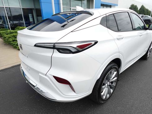 New 2026 Buick Envista Avenir FWD image 3